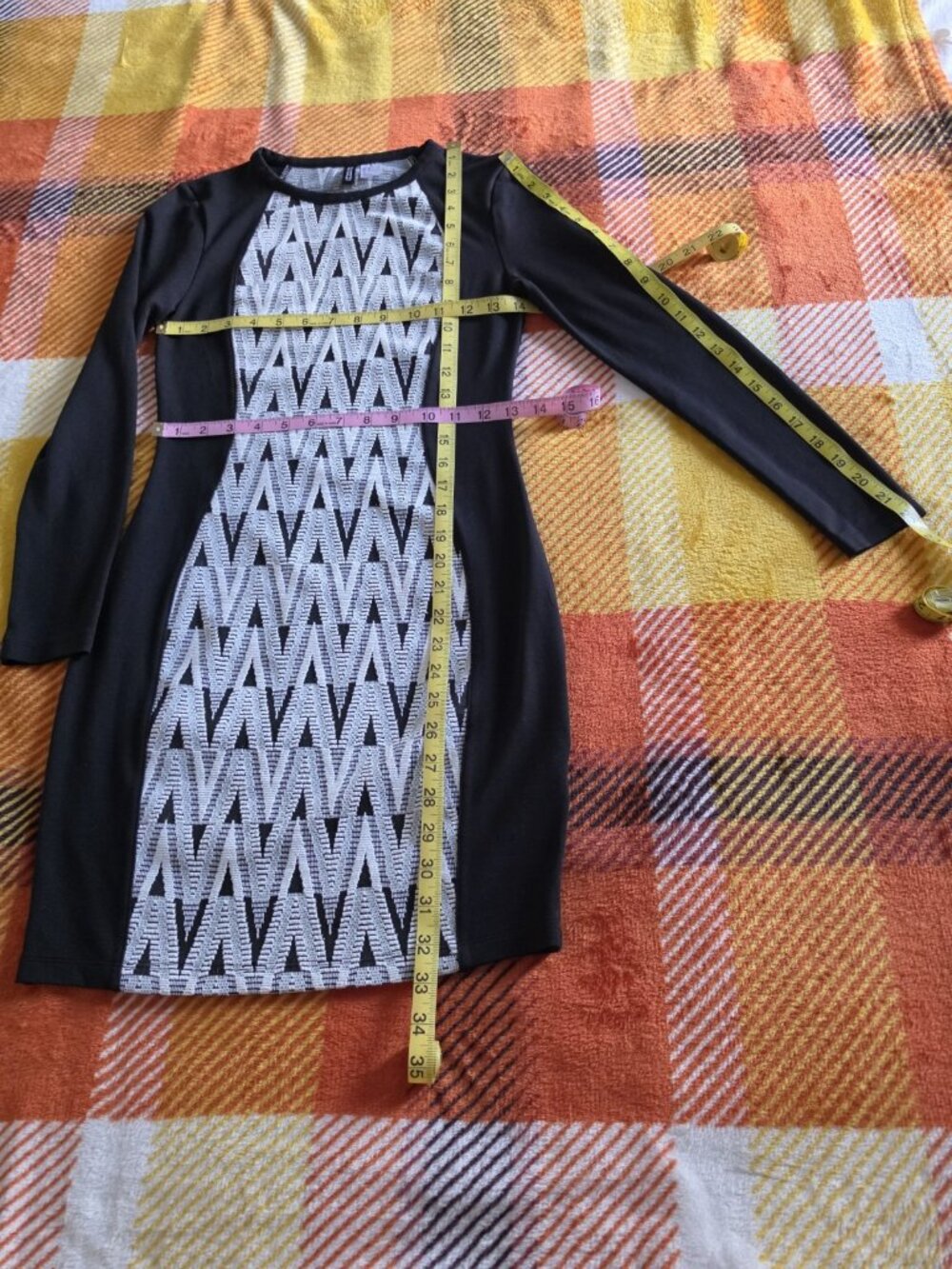 Divided by H&M Black/White Geometric Bodycon Dress Round Neck Long Sleeve 6 - Picture 9 of 9